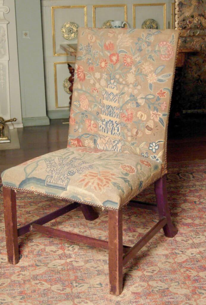 其中一把椅子，大约在1700年