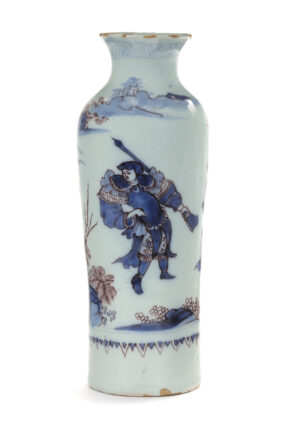 D2305。蓝色和锰卷轴花瓶